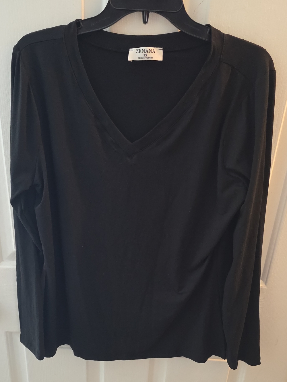 Zenana Outfitters Black V-Neck Long Sleeve Top